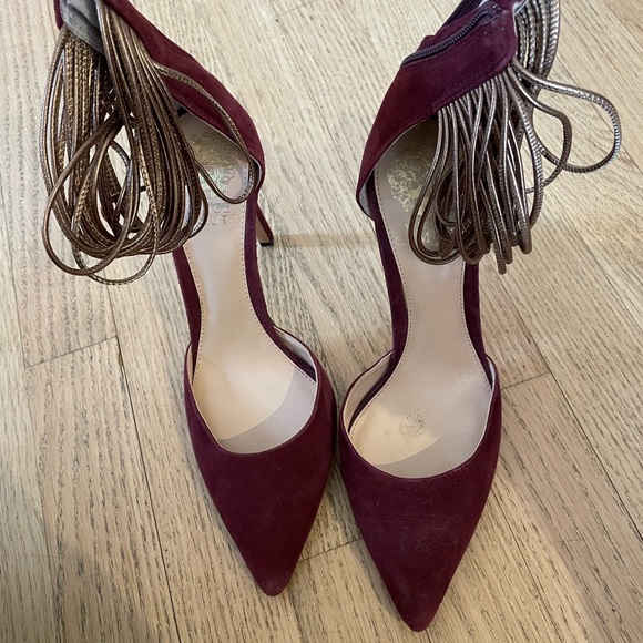 Vince Camuto Nayz Burgundy Suede Heels. - Picture 2 of 5
